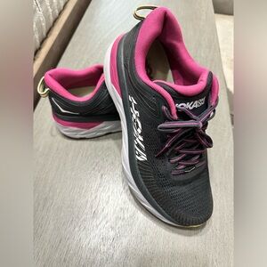 HOKA Women’s Bondi 7 running shoes Size 9